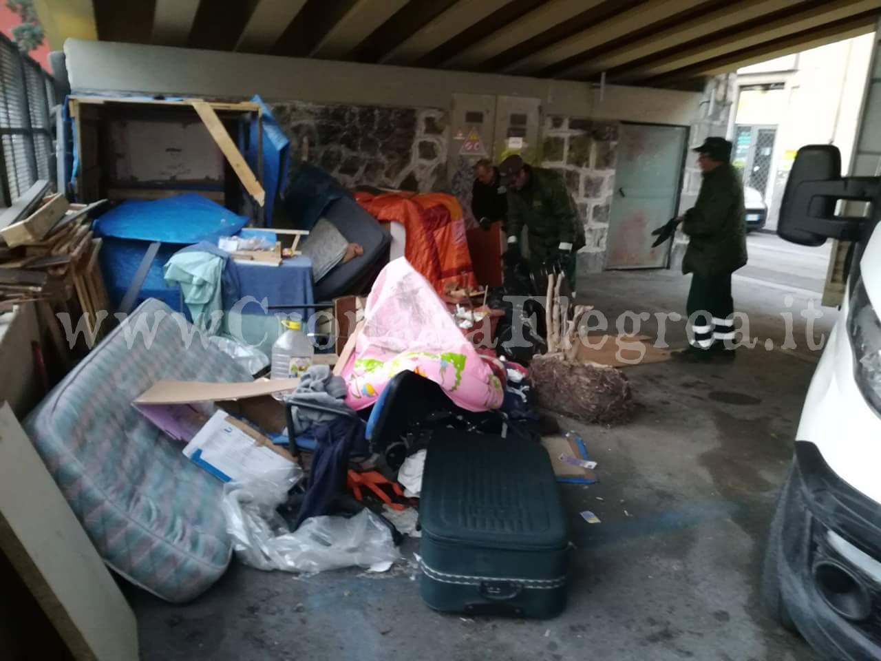 POZZUOLI/ Rimossa baracca abusiva nei pressi del Tempio di Serapide