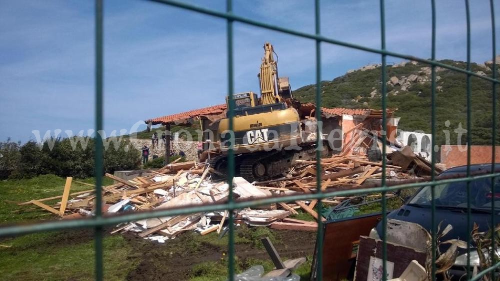 POZZUOLI/ Abusi edilizi in tutta la città, raffica di ingiunzioni di demolizione