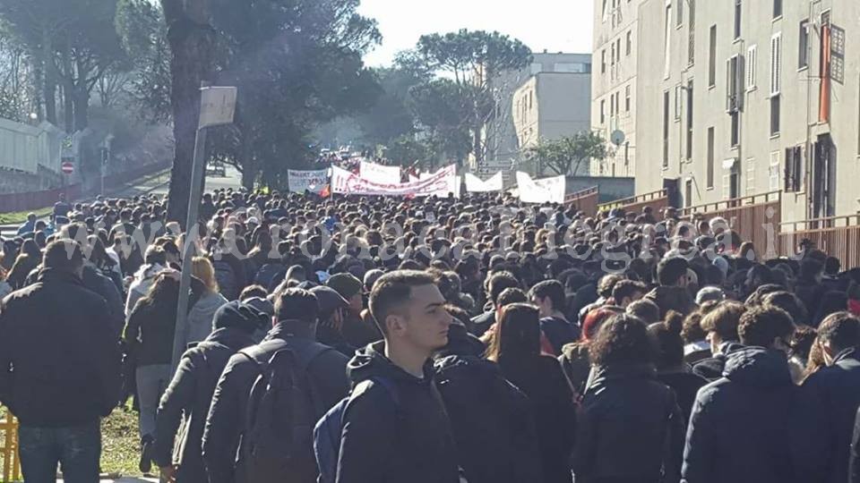 POZZUOLI/ In migliaia a Monterusciello per dire “no” alla camorra