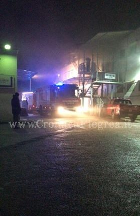 POZZUOLI/ Incendio devasta capannone: distrutta azienda di informatica