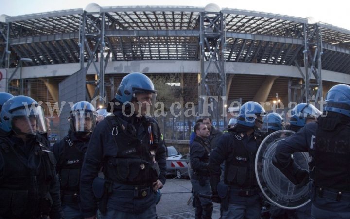 Lancia un petardo contro l’autobus dei tifosi della Lazio: arrestato dalla Polizia