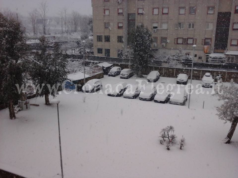 Freddo e neve ma decisioni diverse: a Pozzuoli scuole chiuse, a Quarto aperte