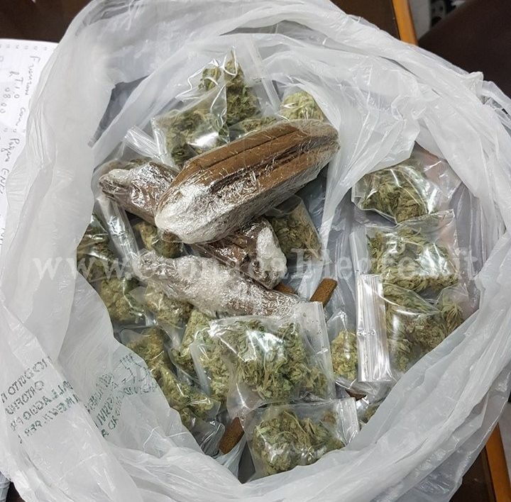 POZZUOLI/ Spaccio di droga a Licola Mare: arrestati i suoceri del “capo piazza” dei Ferro