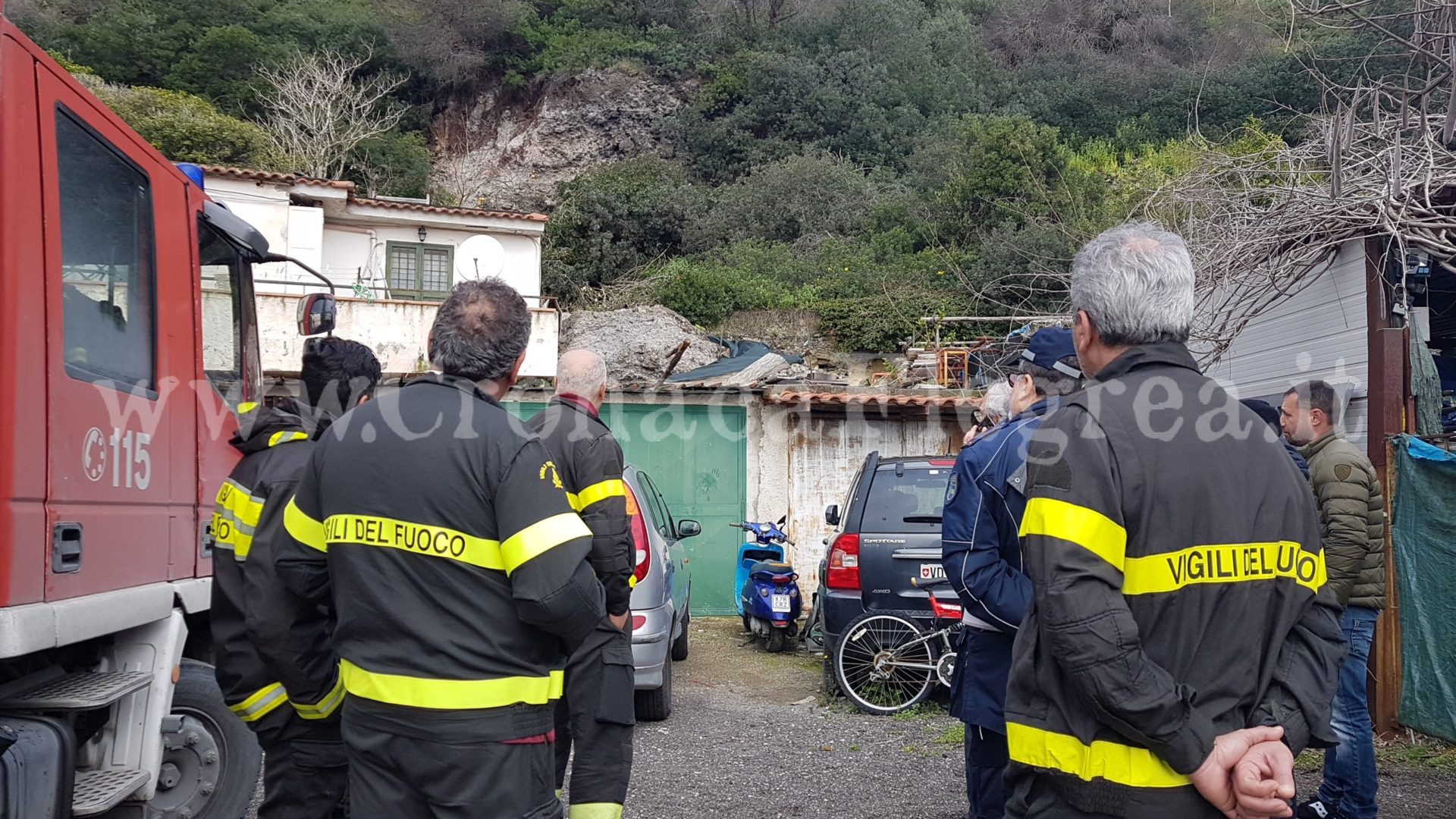 POZZUOLI/ Frana del Monte Nuovo: due famiglie diffidate a rientrare nelle loro case – LE FOTO