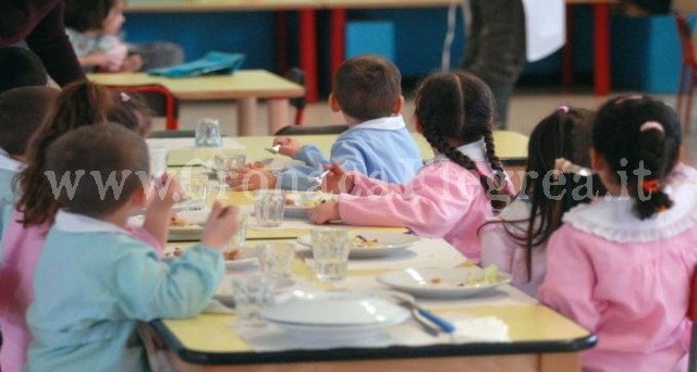 «Mia figlia non può mangiare a scuola perché la mensa non prepara menu differenziati»