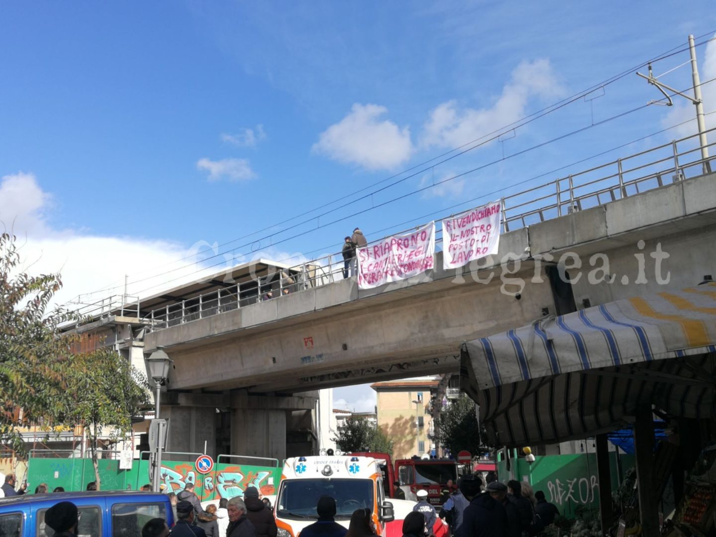 QUARTO/ Operaio senza lavoro minaccia di gettarsi dal ponte della Circumflegrea