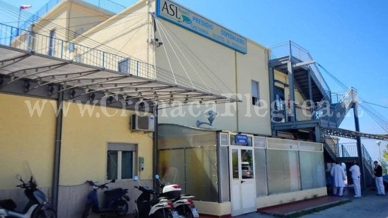 Primo nato del 2018 all’ospedale di Procida: madre e bimbo trasferiti a Pozzuoli