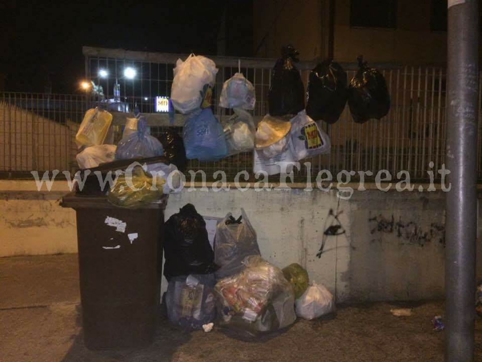 POZZUOLI/ A Monterusciello residenti contro la De Vizia «Ci fa tenere i rifiuti a terra»