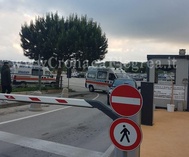 POZZUOLI/ «Prendete le ambulanze e andate via» caos nel parcheggio dell’ospedale