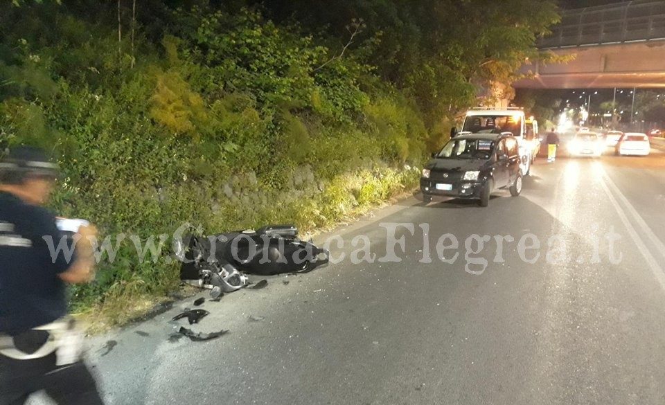 POZZUOLI/ Schianto auto-scooter durante la movida: un ferito – LE FOTO