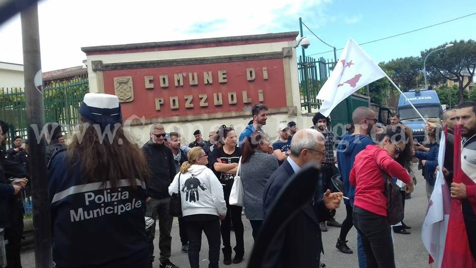 POZZUOLI/ Campo container: in corso nuovi sgomberi. Protesta al Comune – LE FOTO