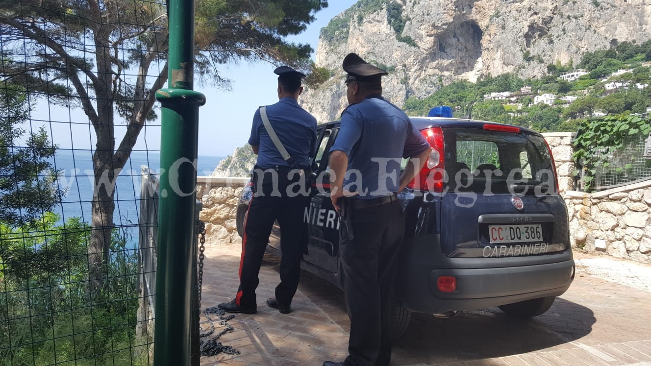Manufatti abusivi sequestrati dai carabinieri