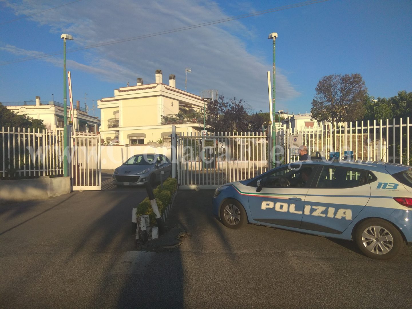 Orrore a Pozzuoli: uccide la madre a coltellate e si costituisce – LE FOTO