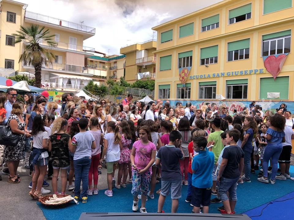 POZZUOLI/ Giornata della Solidarietà: grande partecipazione alla scuola San Giuseppe – LE FOTO