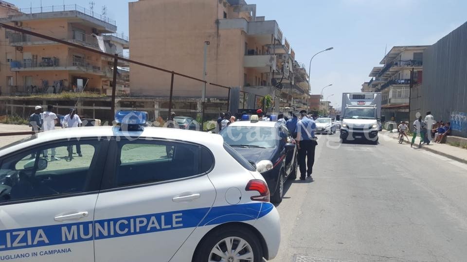 LICOLA/ Blitz al mercato dell’illegalità: sequestri e denunce – FOTO