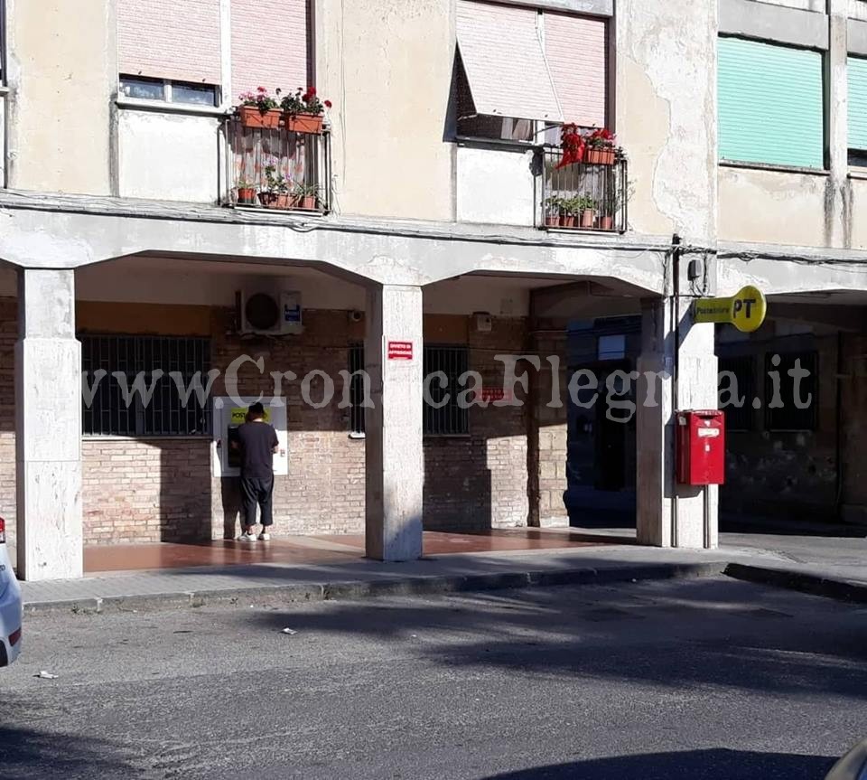 POZZUOLI/ Rapina ad anziano alle poste di Licola: si è costituito il terzo baby rapinatore