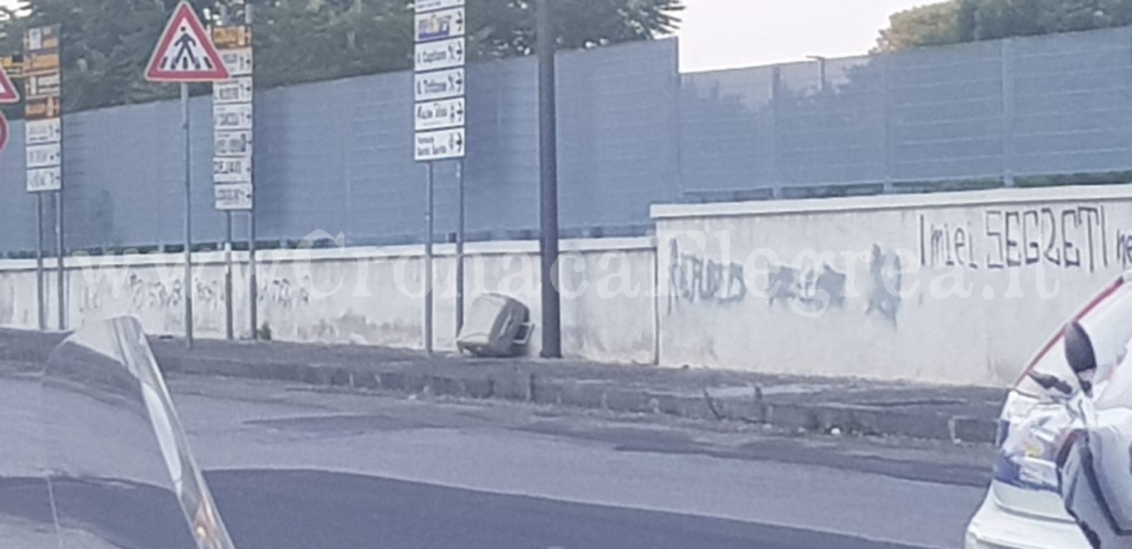 POZZUOLI/ Trolley abbandonato sul marciapiede fa scattare l’allarme bomba – LE FOTO