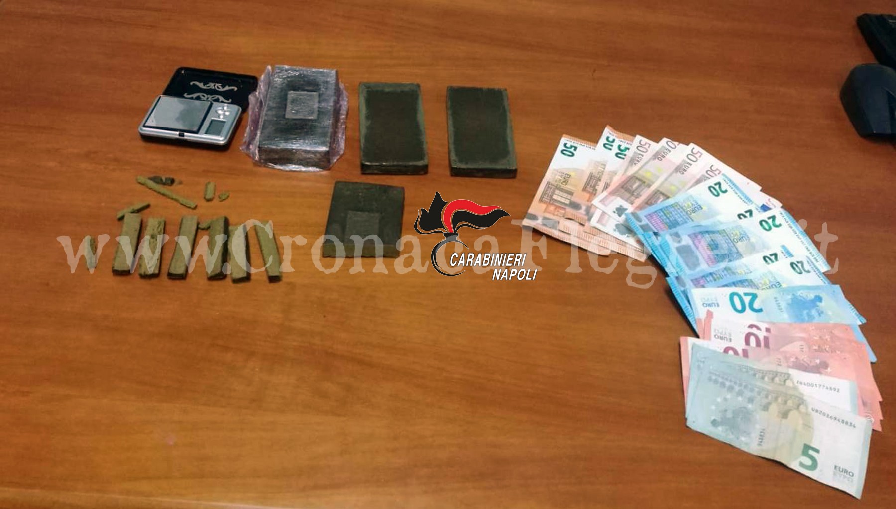 QUARTO/ Mezzo chilo di hashish in casa, carabinieri arrestano 42enne