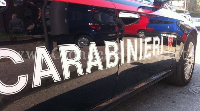 BACOLI/ Spintona i clienti e non si ferma davanti ai carabinieri: arrestato