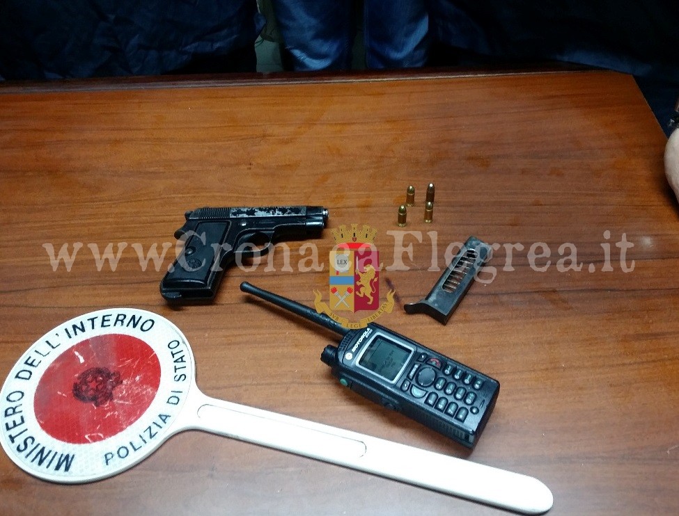 Alla festa in musica con una pistola pronta a sparare: bloccato dalla polizia