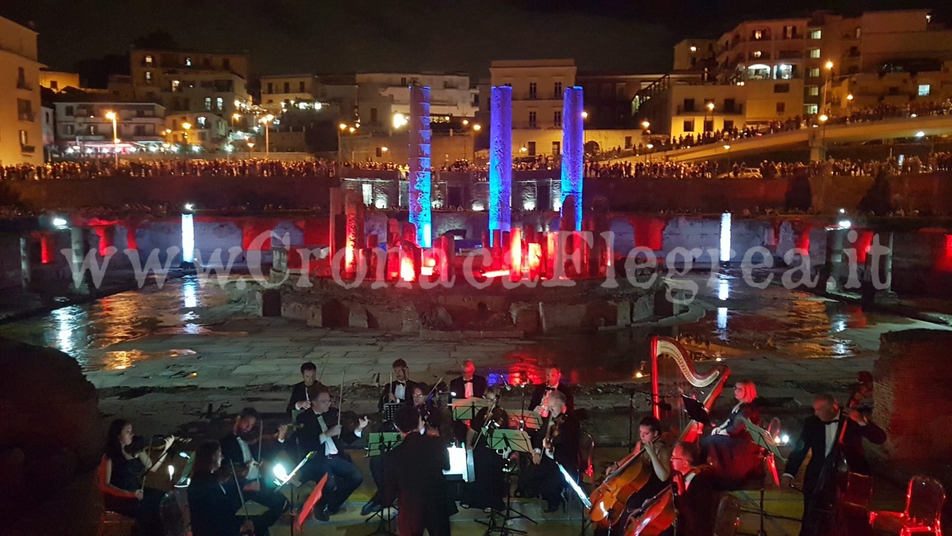 POZZUOLI/ Il Macellum si illumina con le note di Morricone: pubblico estasiato