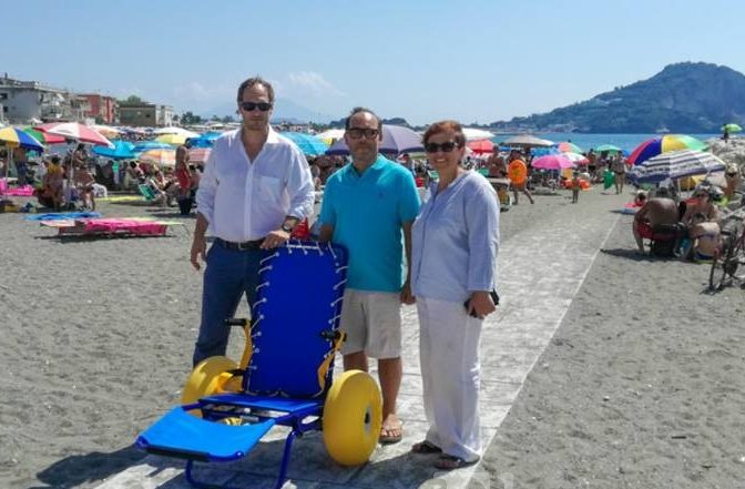 MONTE DI PROCIDA/ Dal Comune sedie job per disabili in spiaggia