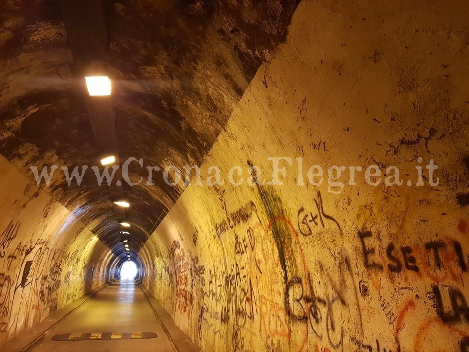 I LETTORI SEGNALANO/ «C’è una perdita d’acqua nel tunnel Tranvai» – LE FOTO