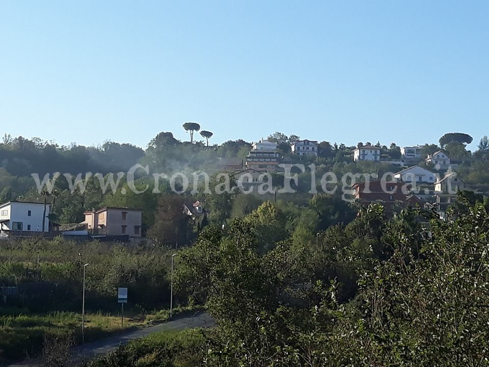 QUARTO/ Ennesima notte di roghi: residenti barricati in casa