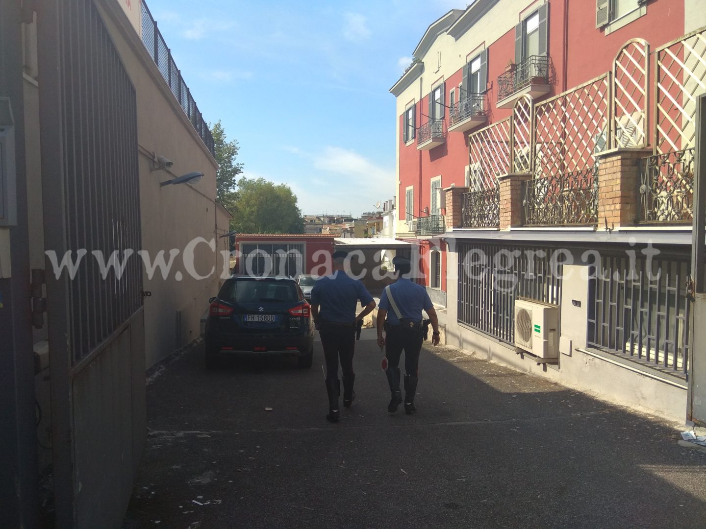 POZZUOLI/ Ordigno esplosivo davanti a centro dialisi: evacuate due palazzine – LE FOTO
