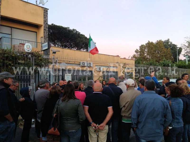 POZZUOLI/ Sit-in a Licola: appello per la riapertura della Caserma dei Carabinieri