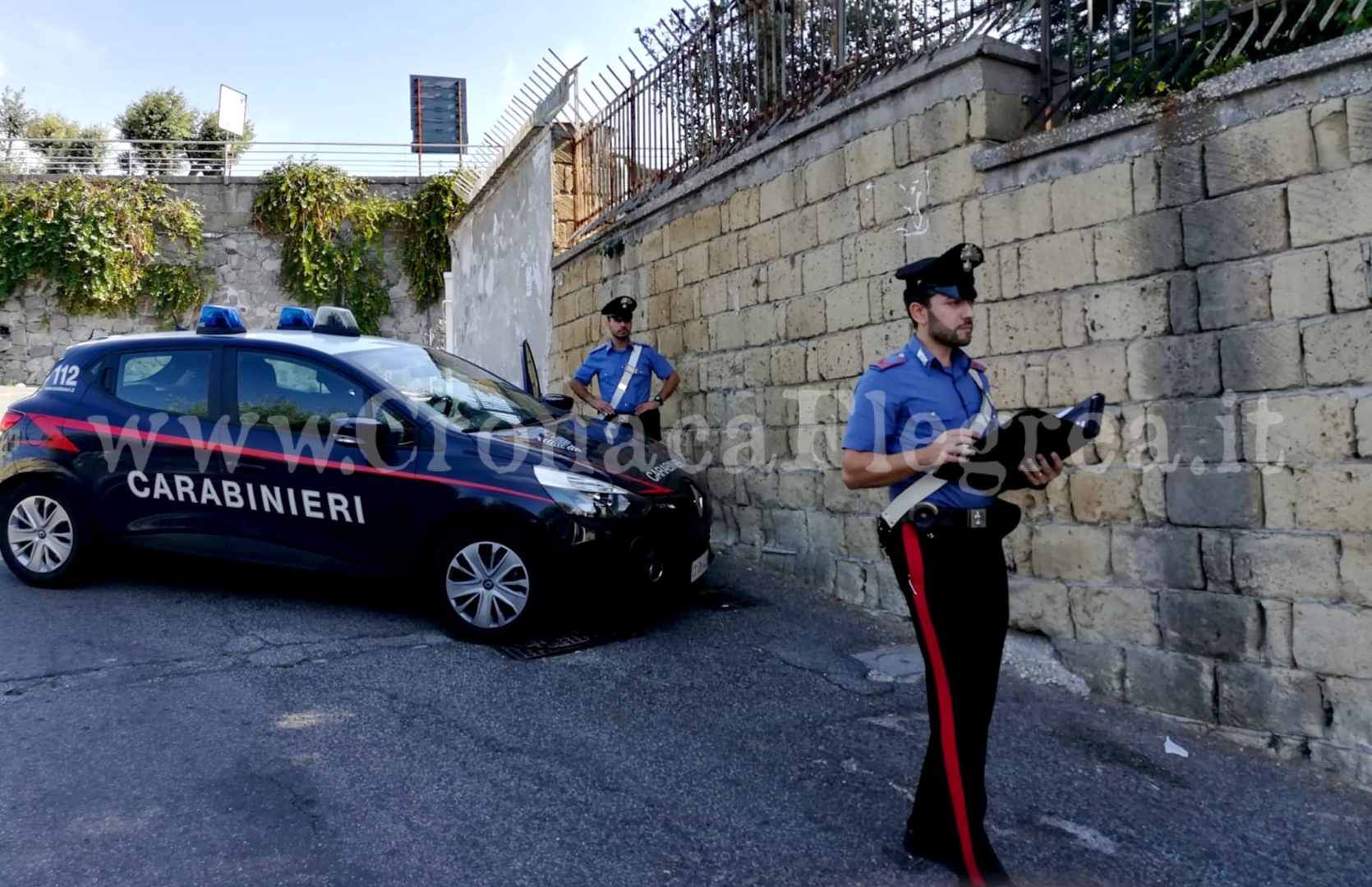 POZZUOLI/ Fa due scippi e va a giocare i soldi alle slot: preso dai carabinieri