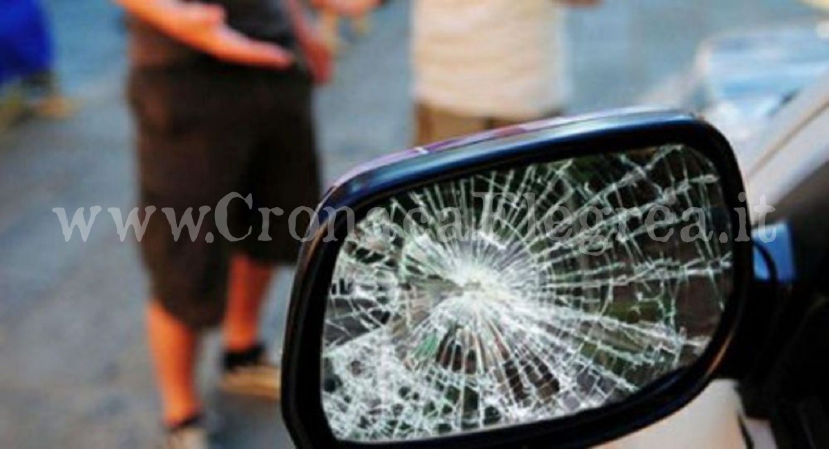 Tentano la truffa dello specchietto: l’automobilista non ci casca e chiama i carabinieri