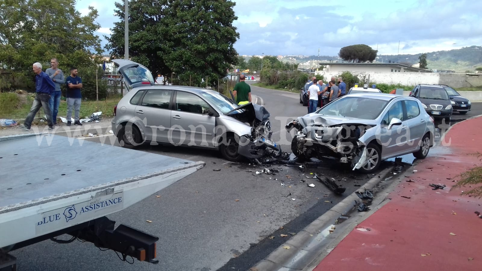 QUARTO/ Spaventoso incidente in via Alighieri: auto distrutte e feriti