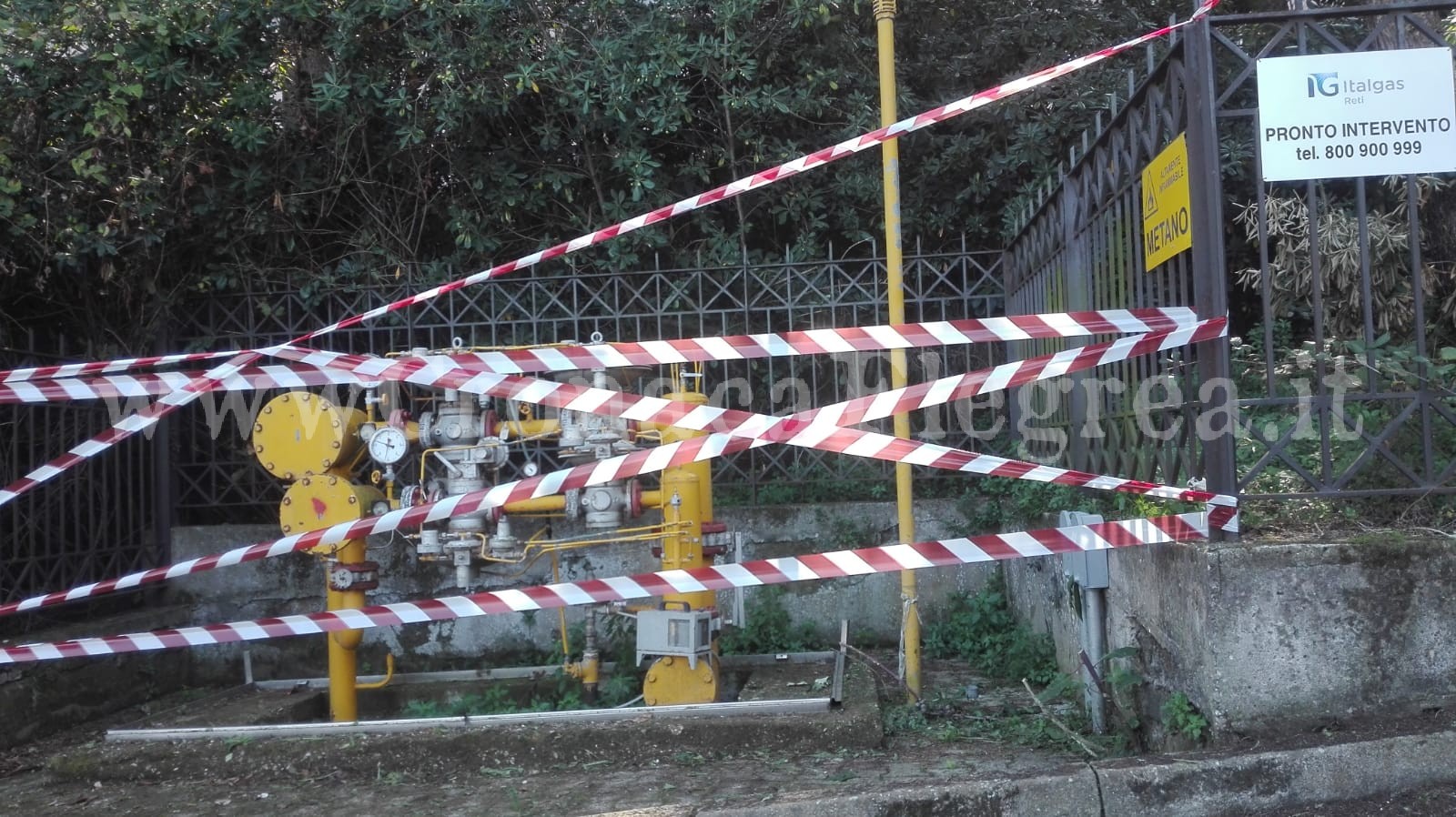 POZZUOLI/ Rubato il gabbiotto del metano, le colonnine restano all’aria aperta – LE FOTO