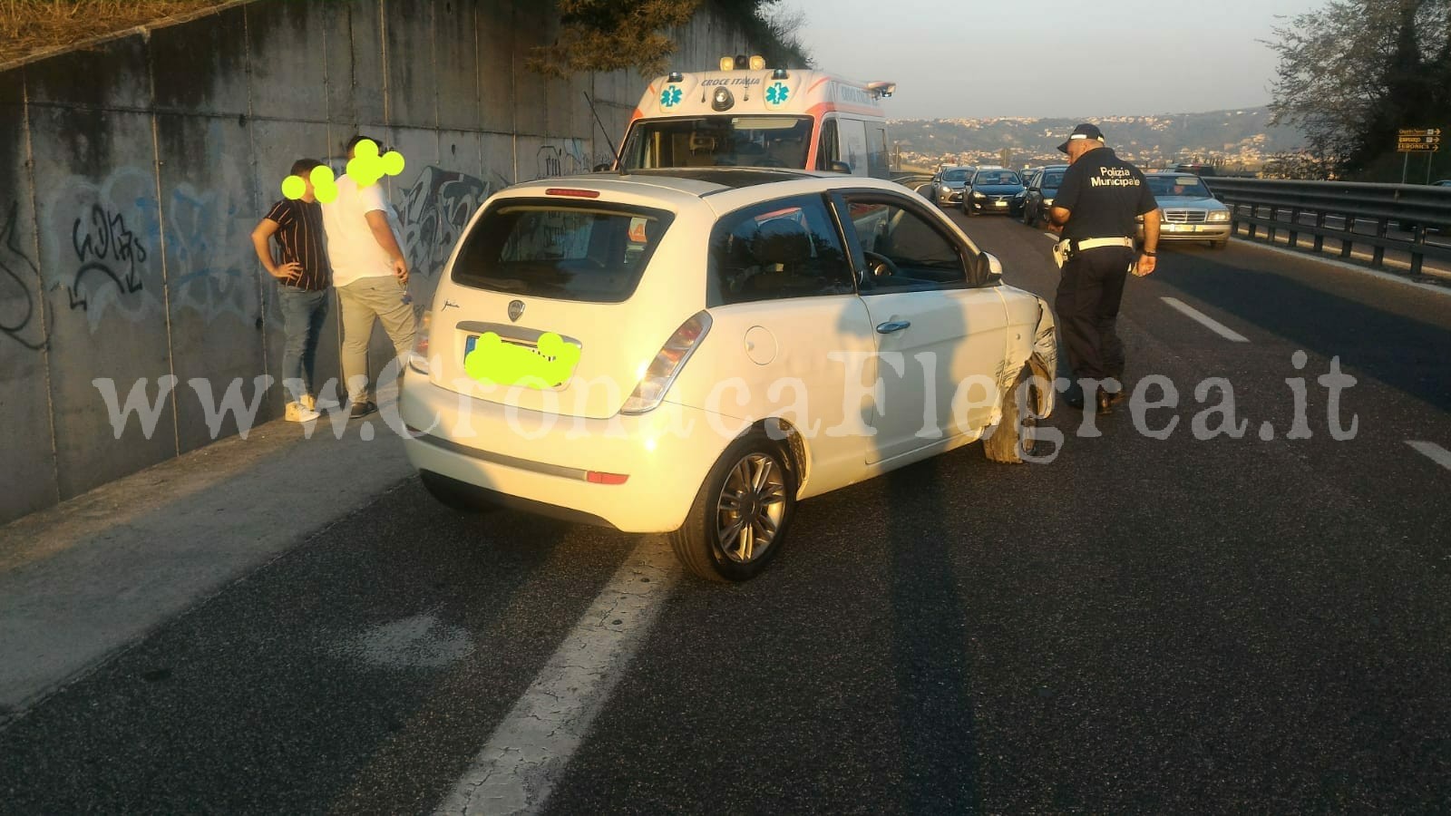 QUARTO/ Incidente sulla Statale, due auto coinvolte: feriti non gravi