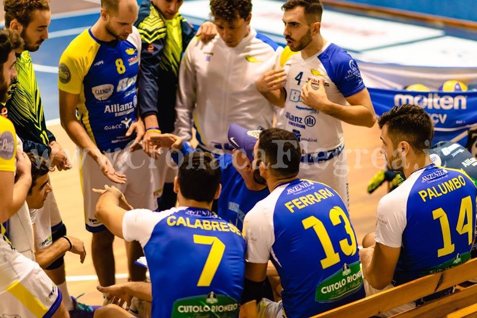 PALLAVOLO/ Il Rione Terra fa tutto bene poi si perde: al PalaErrico la Snav Folgore Massa la spunta al tie break