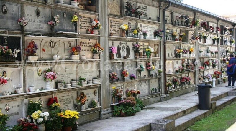 BACOLI/ Furto al cimitero, rubati portafiori e grondaie di rame: arrestato un 34enne di Licola