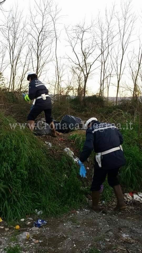QUARTO/ Abbandonò rifiuti pericolosi: la Municipale gli perquisisce casa
