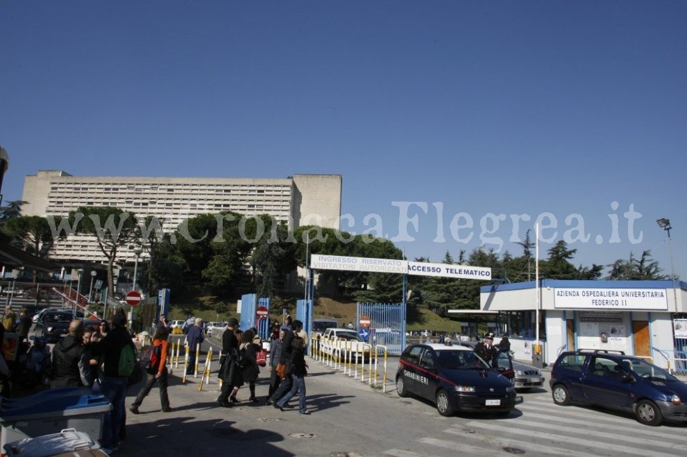 Cade dal tetto e muore: disposta l’autopsia sul corpo dell’operaio di Pozzuoli