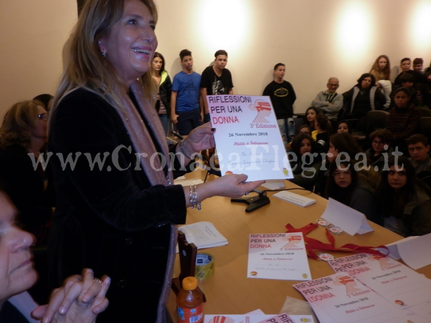 A Pozzuoli celebrata la Giornata mondiale contro la violenza sulle donne: premiati giovani studenti – LE FOTO