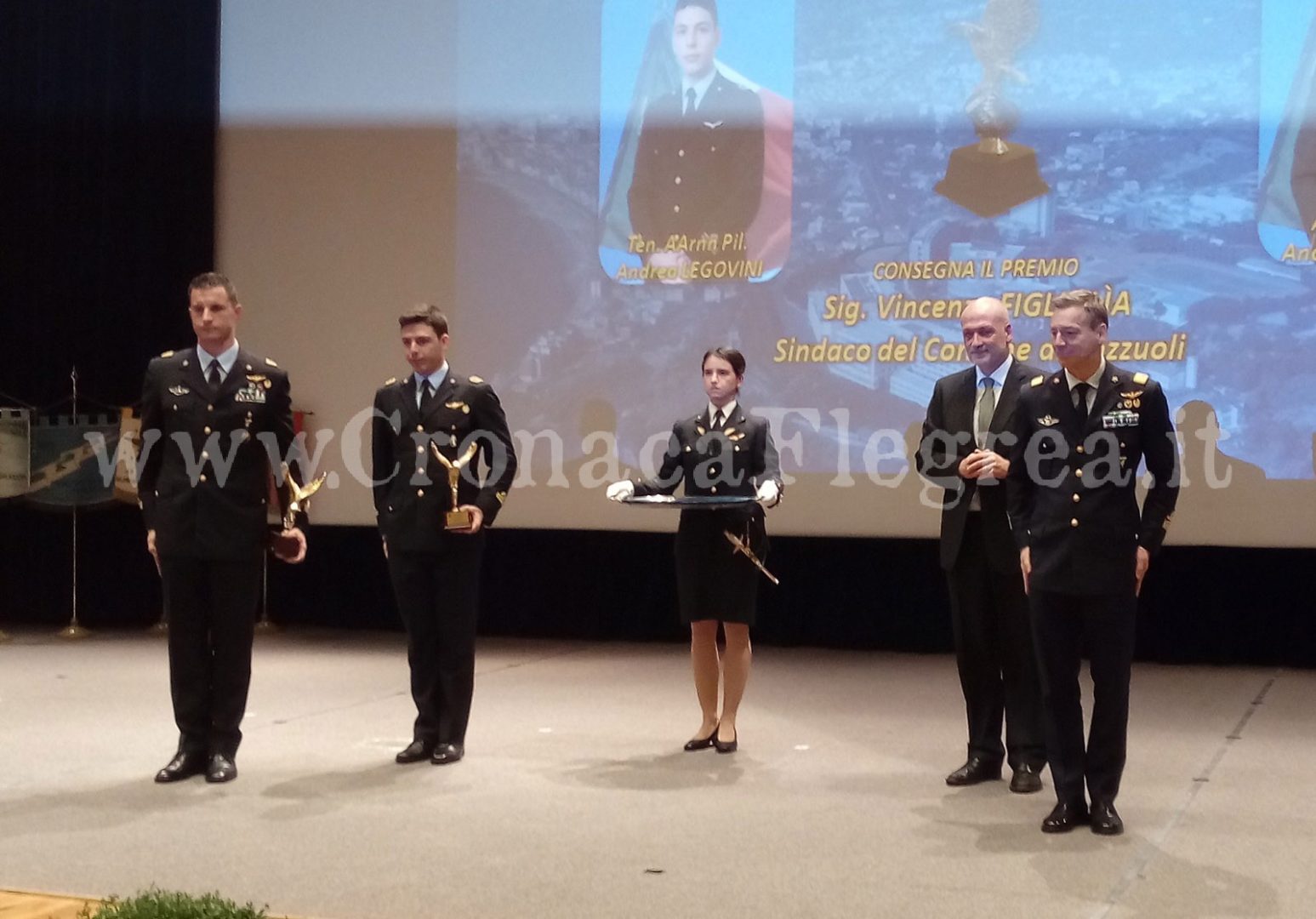 Il Premio “Aquila d’Oro” della Città di Pozzuoli a due allievi dell’Accademia Aeronautica Posta in arrivo x