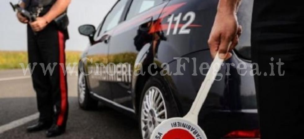 POZZUOLI/ Fugge all’alt dei carabinieri e causa un incidente: 31enne nei guai