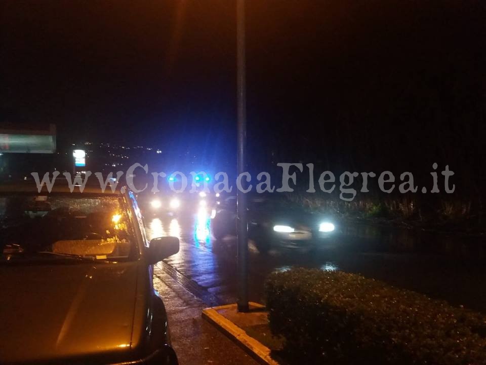 POZZUOLI/ Licola al buio: pedone investito sulla fermata del bus