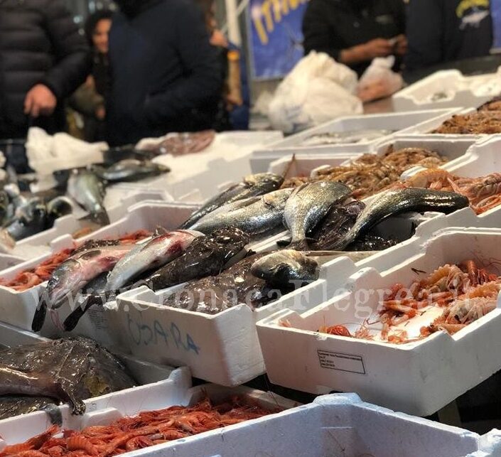 Niente nottata della vigilia al mercato del pesce di Pozzuoli: chiuderà alle 21