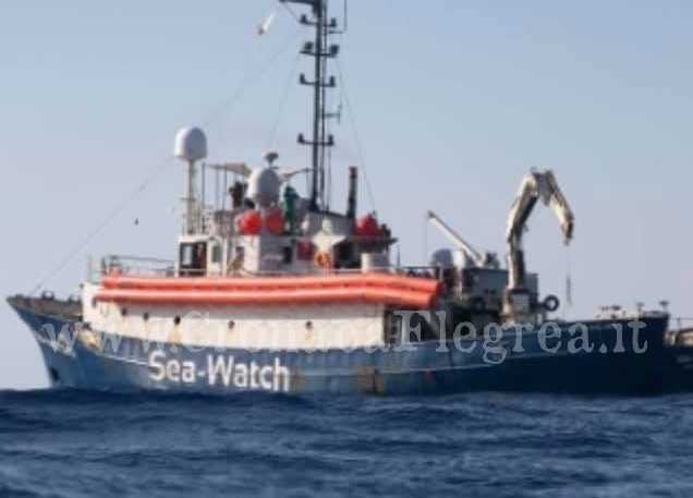 «Accogliamo a Pozzuoli la Sea Watch con i migranti»