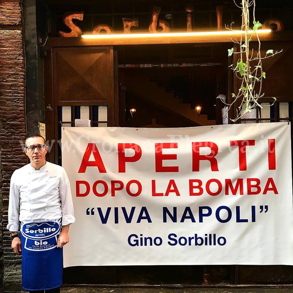 La pizzeria Sorbillo riapre dopo la bomba: pizze gratis per tutti