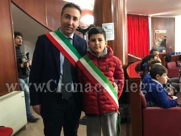 Consiglio comunale dei ragazzi, Luca è il nuovo baby sindaco di Quarto