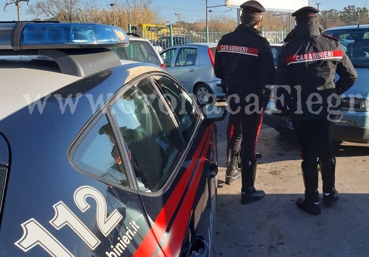 Cocaina, hashish e marijuana in auto: arrestato 21enne di Pozzuoli