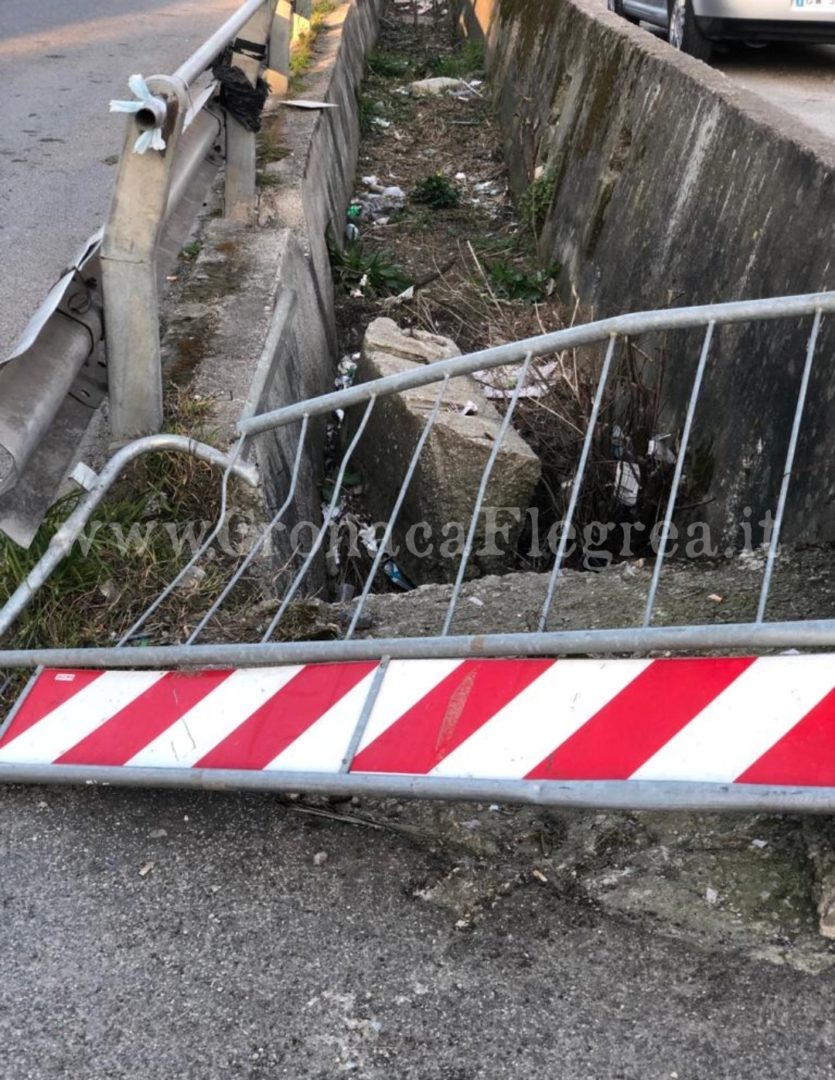 POZZUOLI/ Degrado in via Monterusciello, la strada abbandonata – LE FOTO