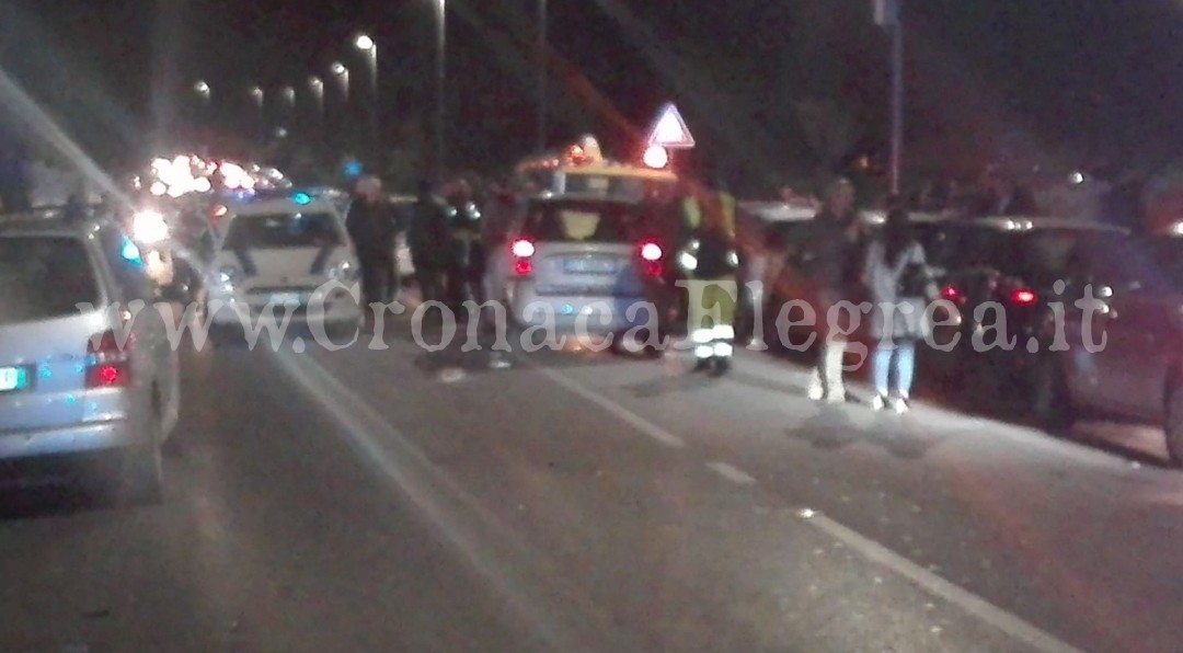 POZZUOLI/ Coppia travolta da un’auto in via Campi Flegrei – FOTO